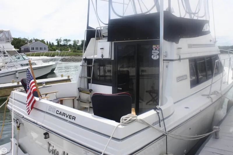 Slide: The Image of Carver Yachts 2897 Mariner 1988 - 11