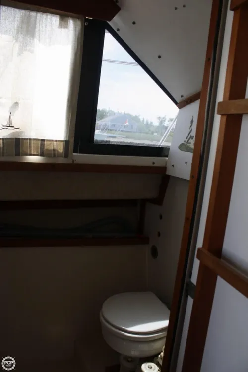 Slide: The Image of Carver Yachts 2897 Mariner 1988 - 5