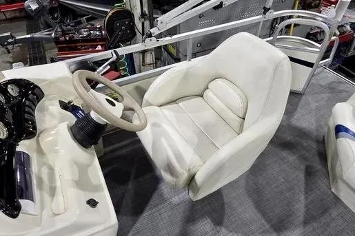 Slide: The Image of 2005 Bennington 205L pontoon boat with registration WS 4235 GW. - 10