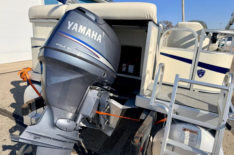Slide: The Image of 2005 Bennington 205L pontoon boat with Yamaha four-stroke outboard motor. - 15
