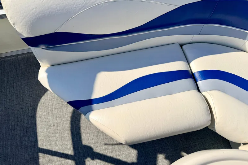 Slide: The Image of White and blue seating on a 2005 Bennington 205L boat, with textured flooring. - 27