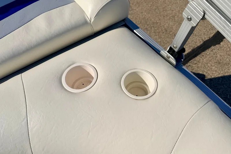 Slide: The Image of 2005 Bennington 205L boat seat with integrated cup holders and metal armrest. - 31