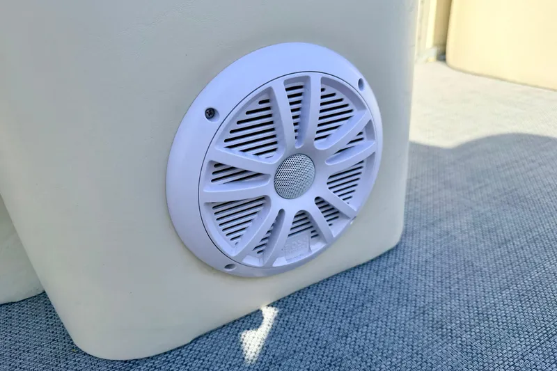 Slide: The Image of White speaker on a 2005 Bennington 205L boat interior. - 49