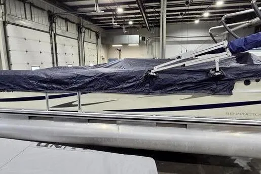 Slide: The Image of 2005 Bennington 205L pontoon boat covered in a storage facility. - 50