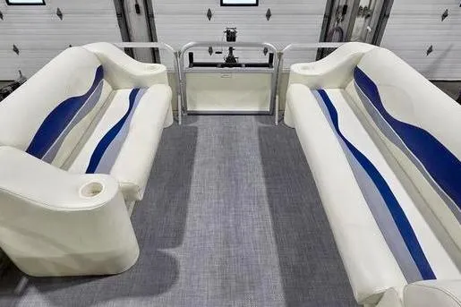 Slide: The Image of 2005 Bennington 205L boat with logo and blue stripe detail. - 9