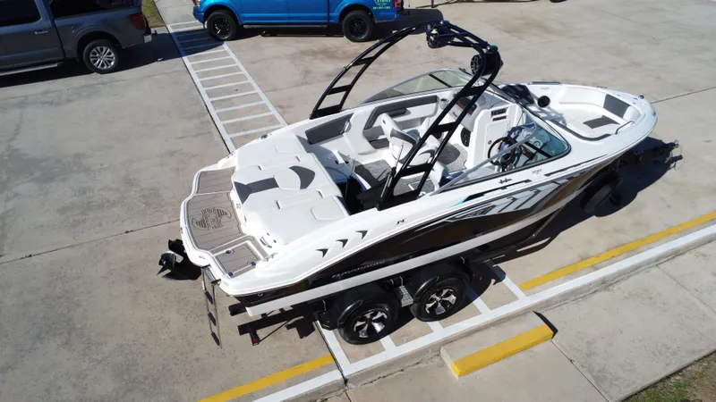 Slide: The Image of Chaparral 21 H2O Sport 2014 - 15