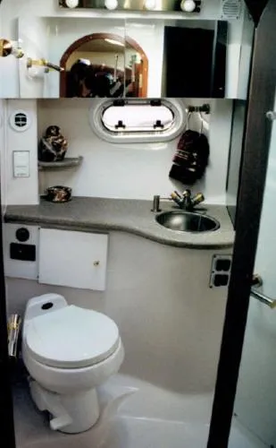 Slide: The Image of Four Winns 378 Vista 2003 - 10