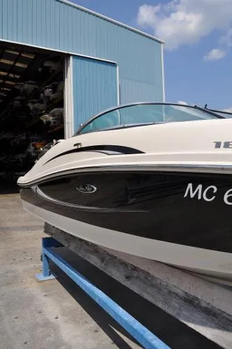 Slide: The Image of Sea Ray 185 Sport 2010 - 3