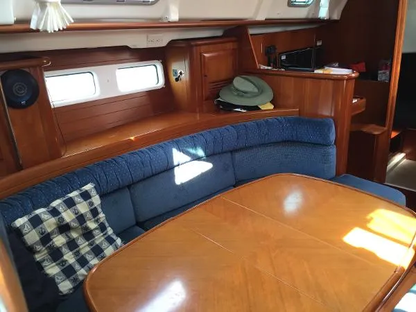 Slide: The Image of Beneteau USA 411 2001 - 3