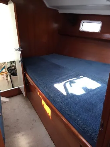 Slide: The Image of Beneteau USA 411 2001 - 4