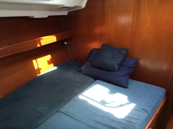 Slide: The Image of Beneteau USA 411 2001 - 5