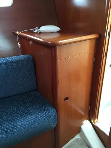 Slide: The Image of Beneteau USA 411 2001 - 8