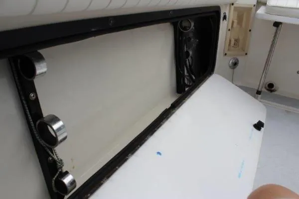 Slide: The Image of Boston Whaler Walkaround 1992 - 10