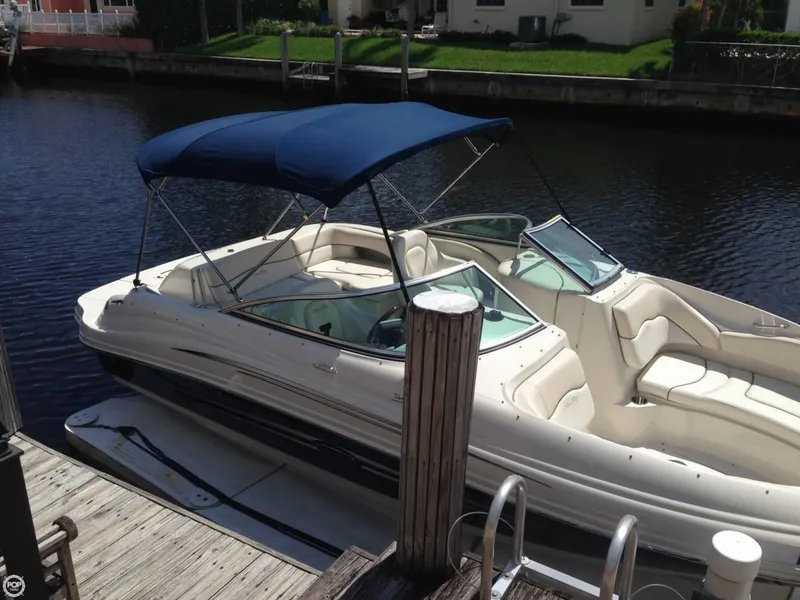 Slide: The Image of Sea Ray 220 SunDeck 2008 - 4