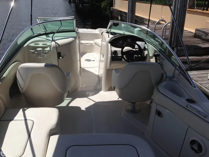 Slide: The Image of Sea Ray 220 SunDeck 2008 - 6