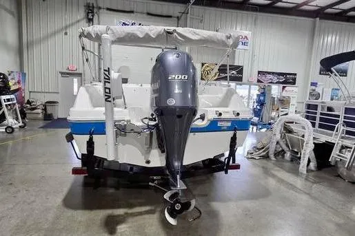 Slide: The Image of 2019 Hurricane SunDeck Sport 201 OB boat with Yamaha 200 engine in showroom. - 8