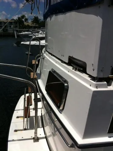 Slide: The Image of Marine Trader Tradewinds 43 Sundeck 1987 - 3