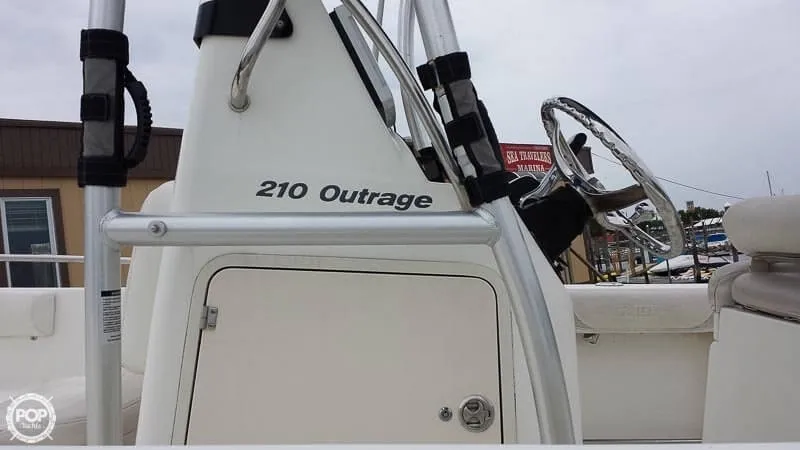 Slide: The Image of Boston Whaler 210 Outrage 2004 - 11