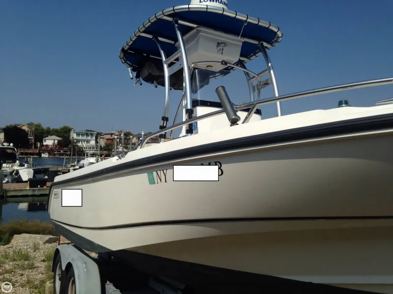 Slide: The Image of Boston Whaler 210 Outrage 2004 - 2