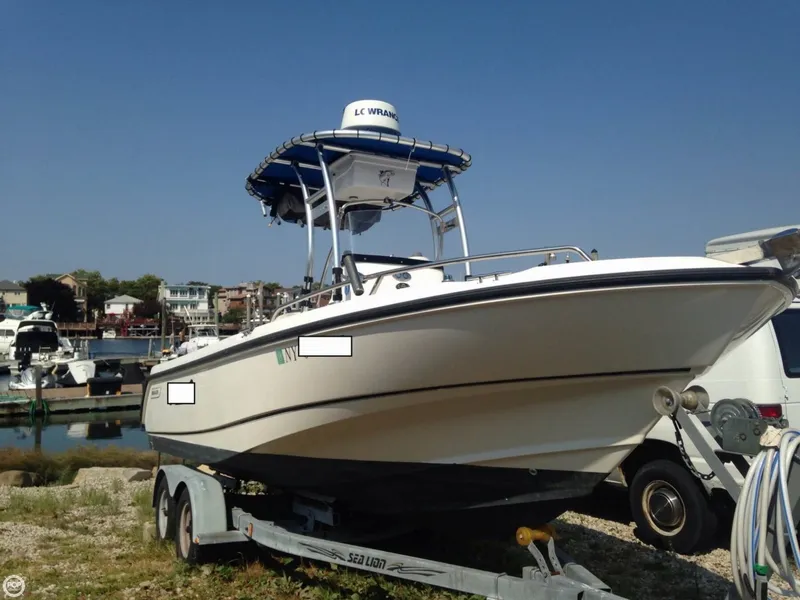 Slide: The Image of Boston Whaler 210 Outrage 2004 - 3