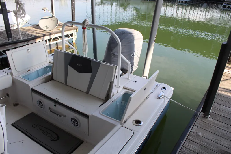 Slide: The Image of Robalo 266 Cayman 2022 - 15