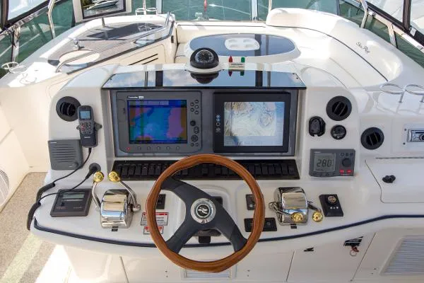 Slide: The Image of Sea Ray 500 Sedan Bridge 2005 - 10