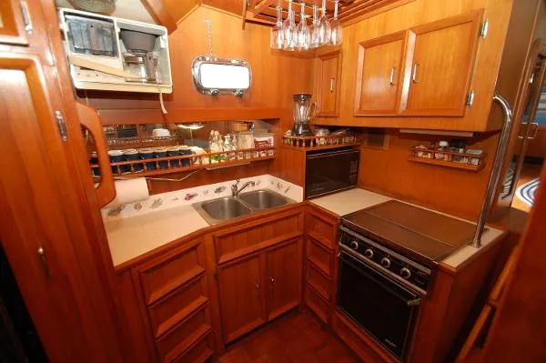 Slide: The Image of Jefferson Cockpit Motor Yacht 1986 - 7