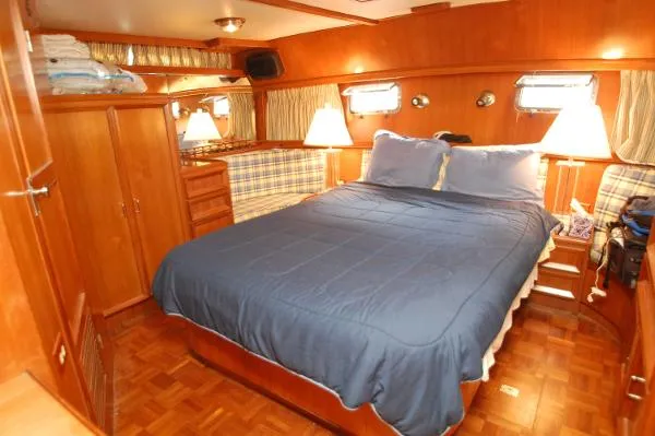 Slide: The Image of Jefferson Cockpit Motor Yacht 1986 - 8