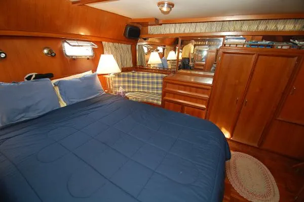 Slide: The Image of Jefferson Cockpit Motor Yacht 1986 - 9