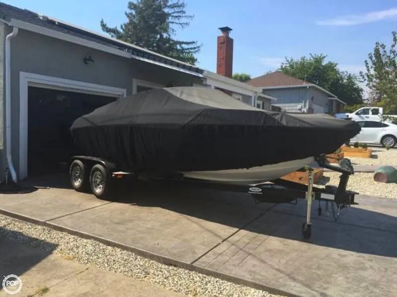Slide: The Image of Crownline Boats 210LX B/R 2004 - 1