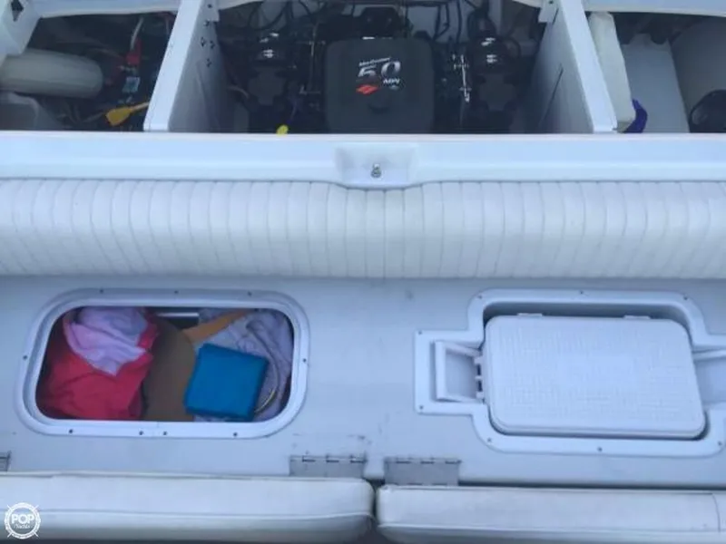 Slide: The Image of Crownline Boats 210LX B/R 2004 - 10