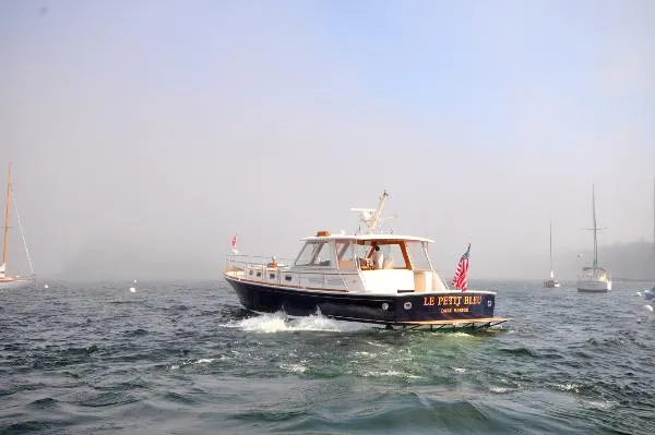 Slide: The Image of Grand Banks Eastbay 49 HX 1999 - 4