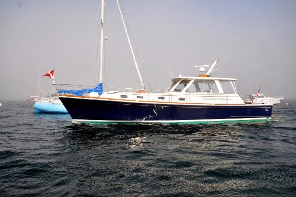 Slide: The Image of Grand Banks Eastbay 49 HX 1999 - 5