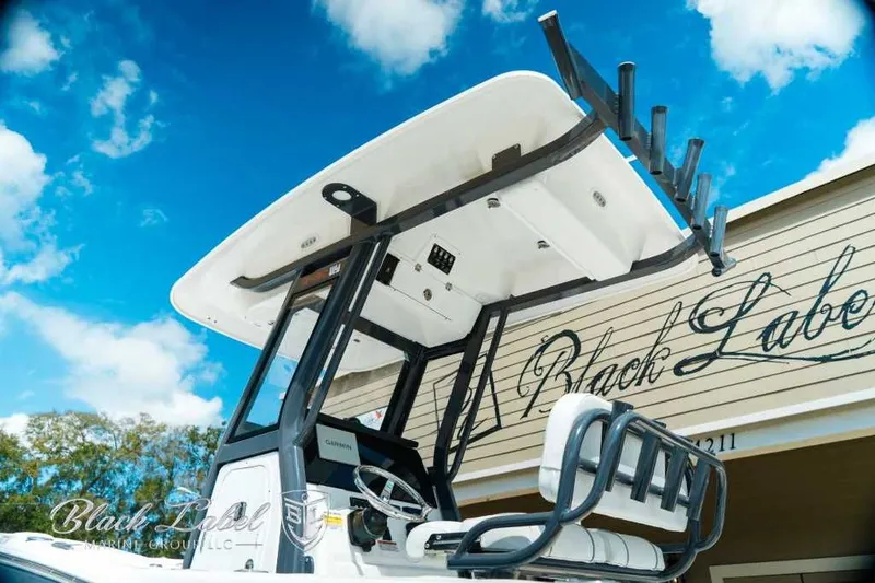 Slide: The Image of Sea Fox 248 Commander 2025 - 2