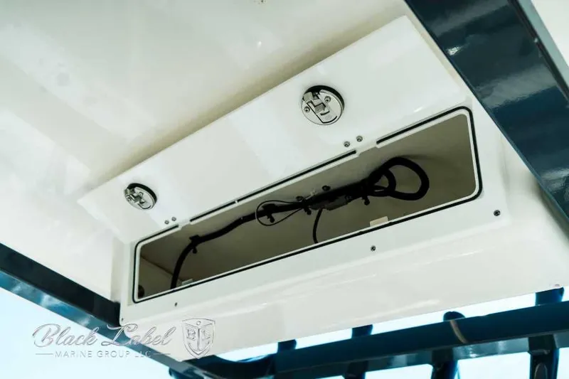 Slide: The Image of Sea Fox 248 Commander 2025 - 23