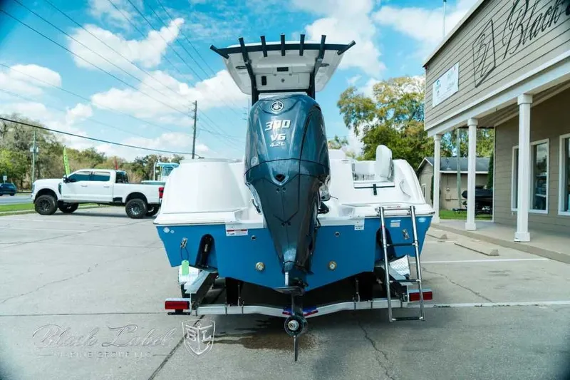 Slide: The Image of Sea Fox 248 Commander 2025 - 5