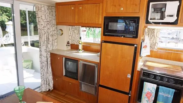 Slide: The Image of Mainship 390 Trawler 2001 - 10