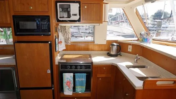 Slide: The Image of Mainship 390 Trawler 2001 - 11