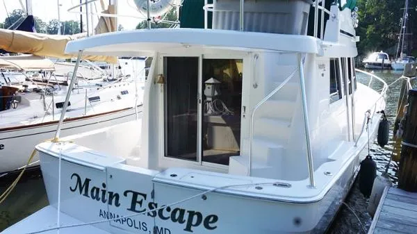 Slide: The Image of Mainship 390 Trawler 2001 - 3
