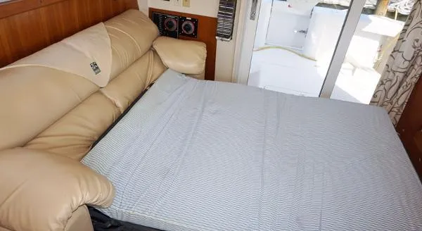Slide: The Image of Mainship 390 Trawler 2001 - 9