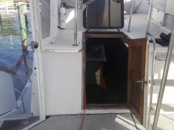 Slide: The Image of Californian Cockpit Motor Yacht 1985 - 10