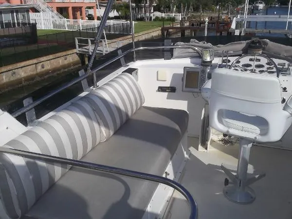 Slide: The Image of Californian Cockpit Motor Yacht 1985 - 6