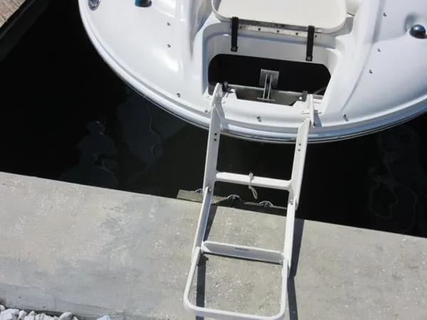 Slide: The Image of Sea Ray Sundeck 240SD 2008 - 4