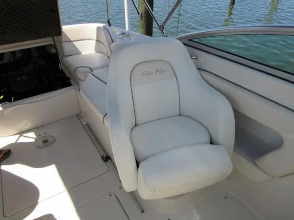 Slide: The Image of Sea Ray Sundeck 240SD 2008 - 7
