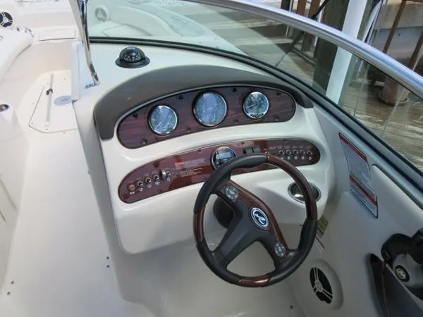 Slide: The Image of Sea Ray Sundeck 240SD 2008 - 9
