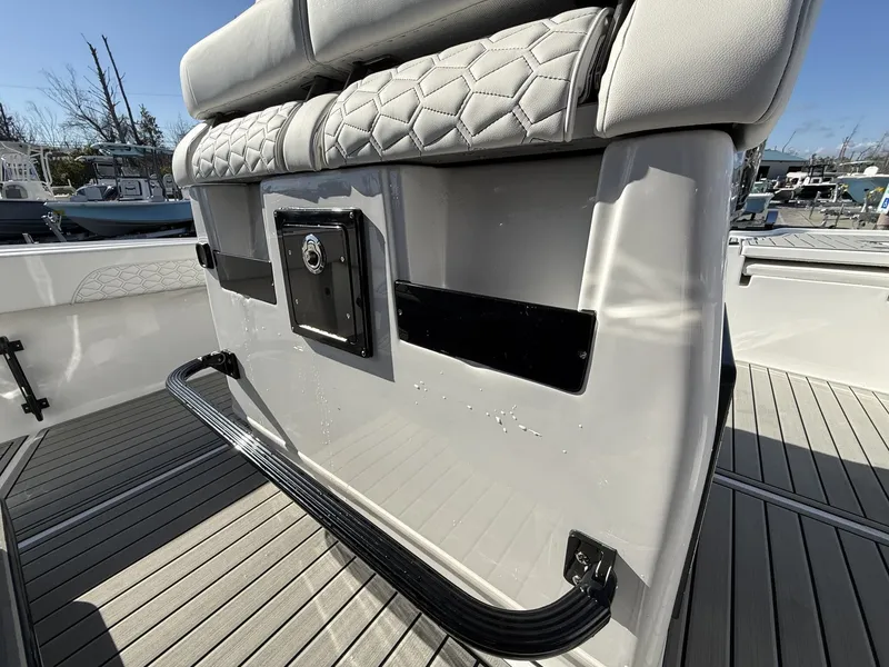 Slide: The Image of Tidewater 2700 Carolina Bay TWIN 300S-ONYX PKG 2026 - 15