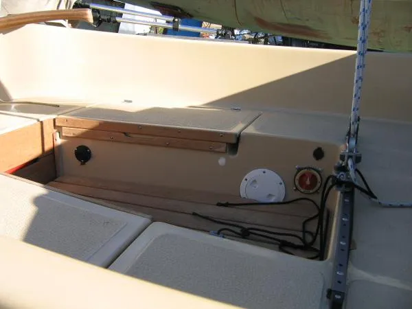 Slide: The Image of HUTCHINS COMPAC Sun Cat 2004 - 4