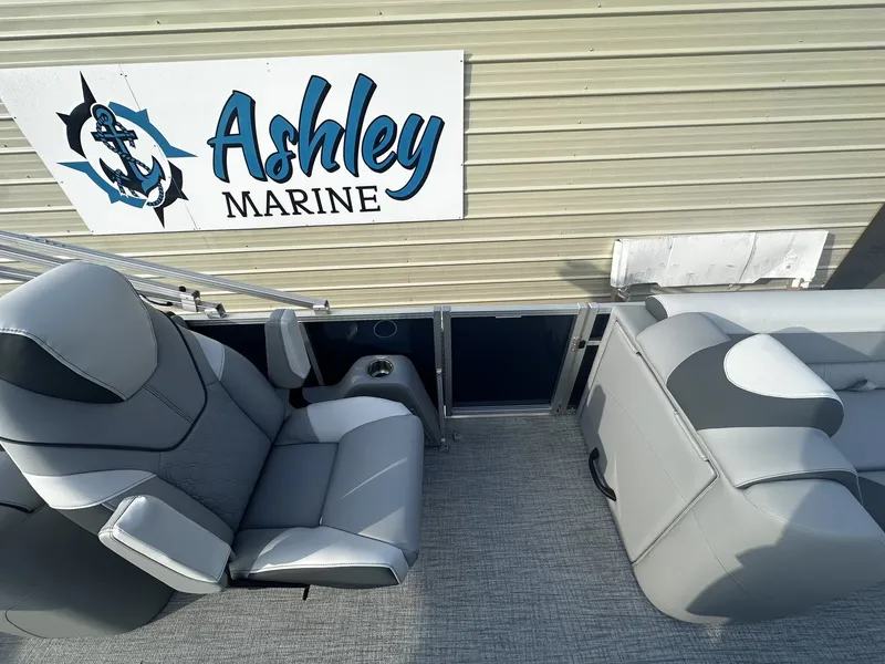 Slide: The Image of Avalon LSZ 23 QUAD LOUNGER-TRITOON-175HP 2026 - 3