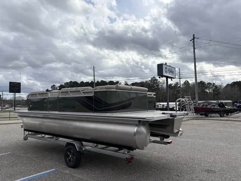 Slide: The Image of Avalon Venture 85 21 CRUISE-115HP 2026 - 3