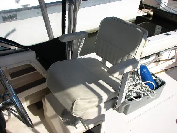 Slide: The Image of Grady-White 274 Sailfish 2000 - 9